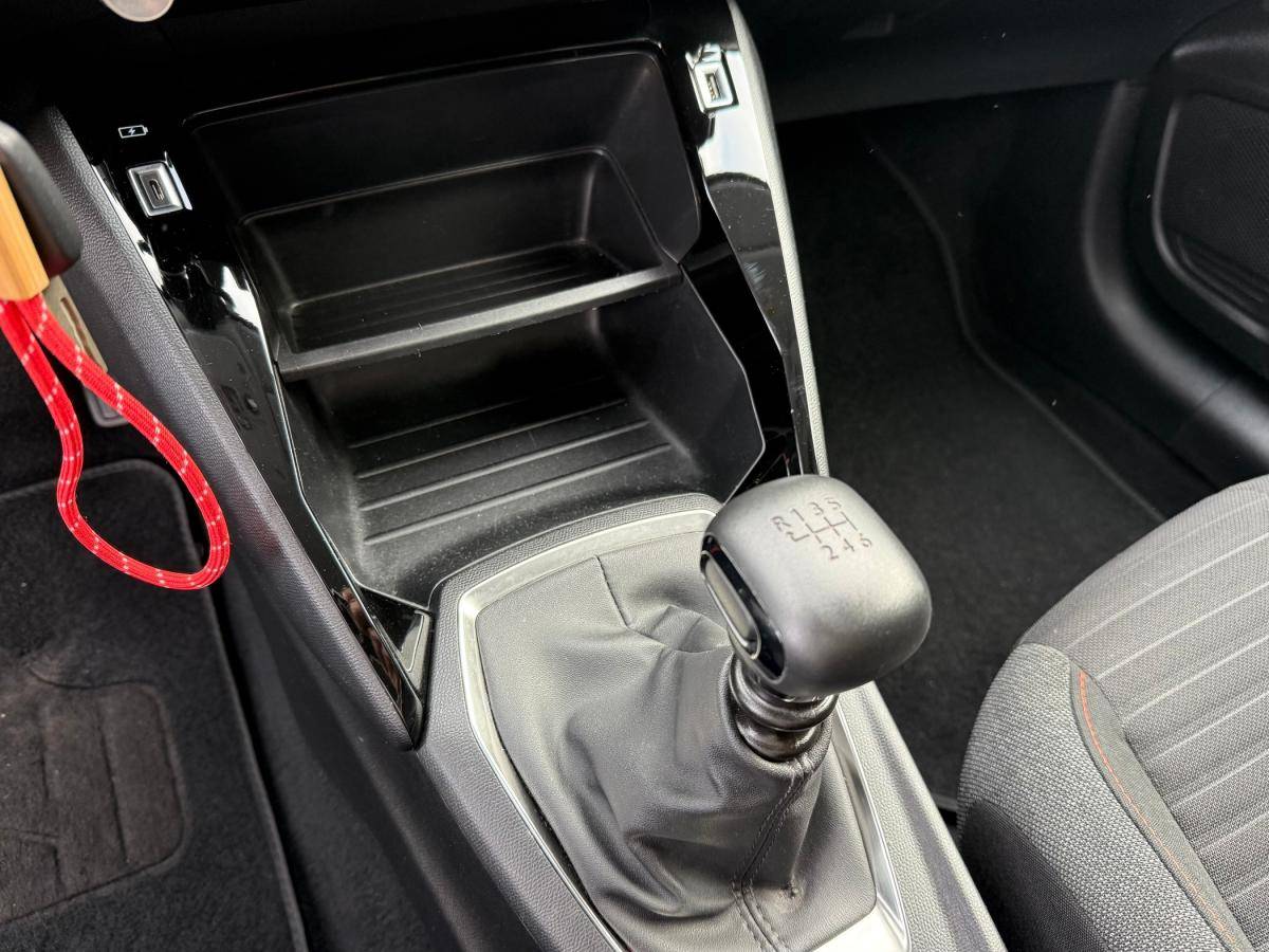 peugeot-208-2023-gasolina-1199cc