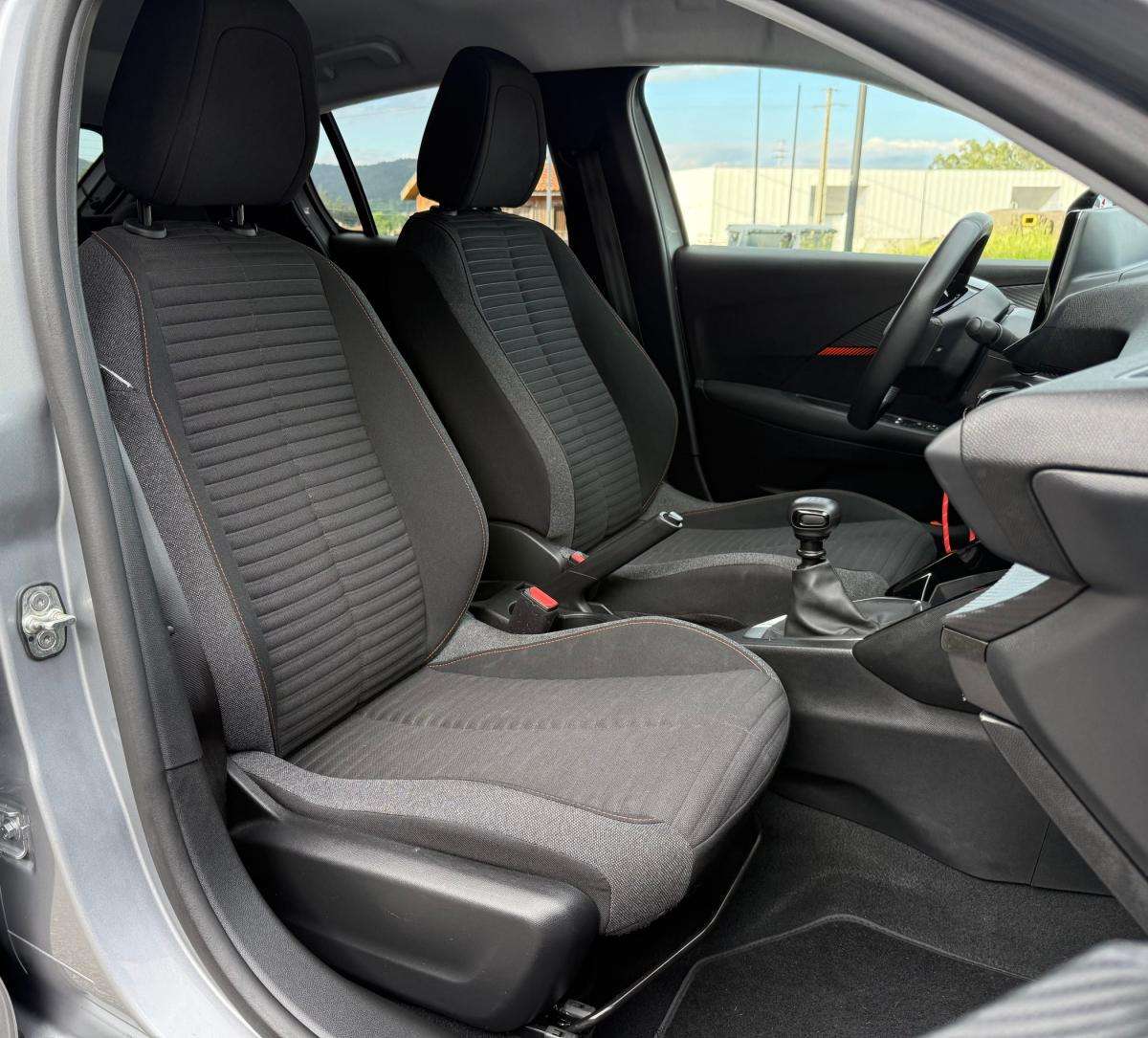 peugeot-208-2023-gasolina-1199cc