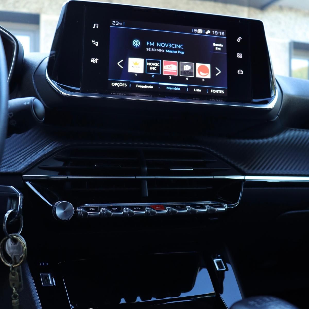 peugeot-2008-2023-gasolina-1199cc