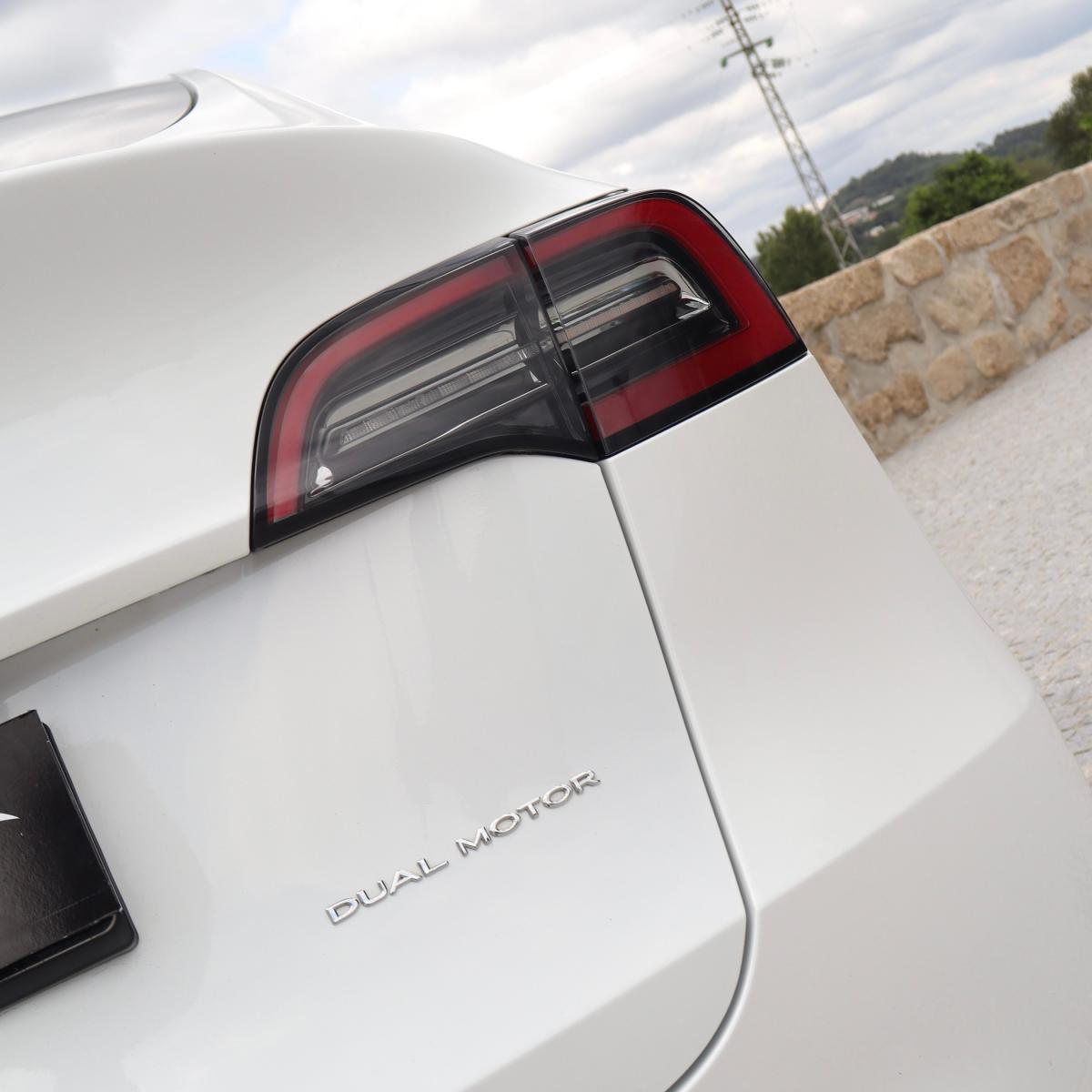tesla-model-y-2023-eletrico-500cc