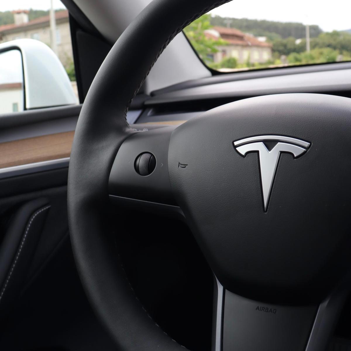 tesla-model-y-2023-eletrico-500cc