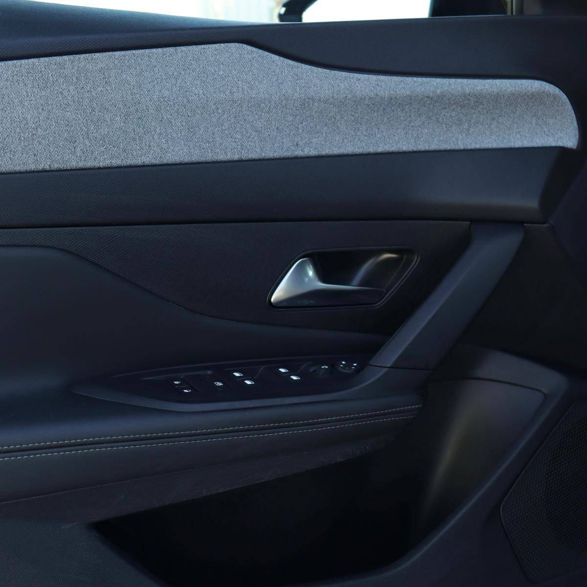 peugeot-308-2023-gasolina-1199cc