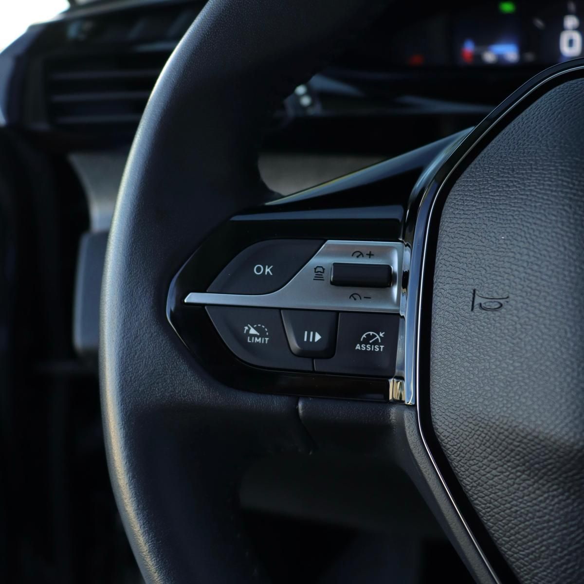 peugeot-308-2023-gasolina-1199cc