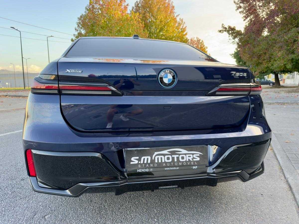 bmw-serie-7-2023-hibrido-a-gasolina-2998cc