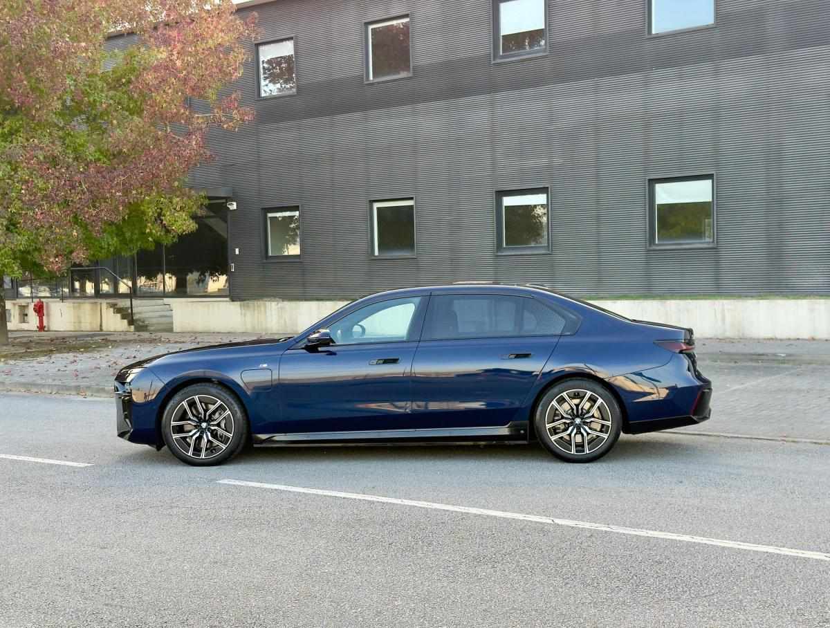bmw-serie-7-2023-hibrido-a-gasolina-2998cc