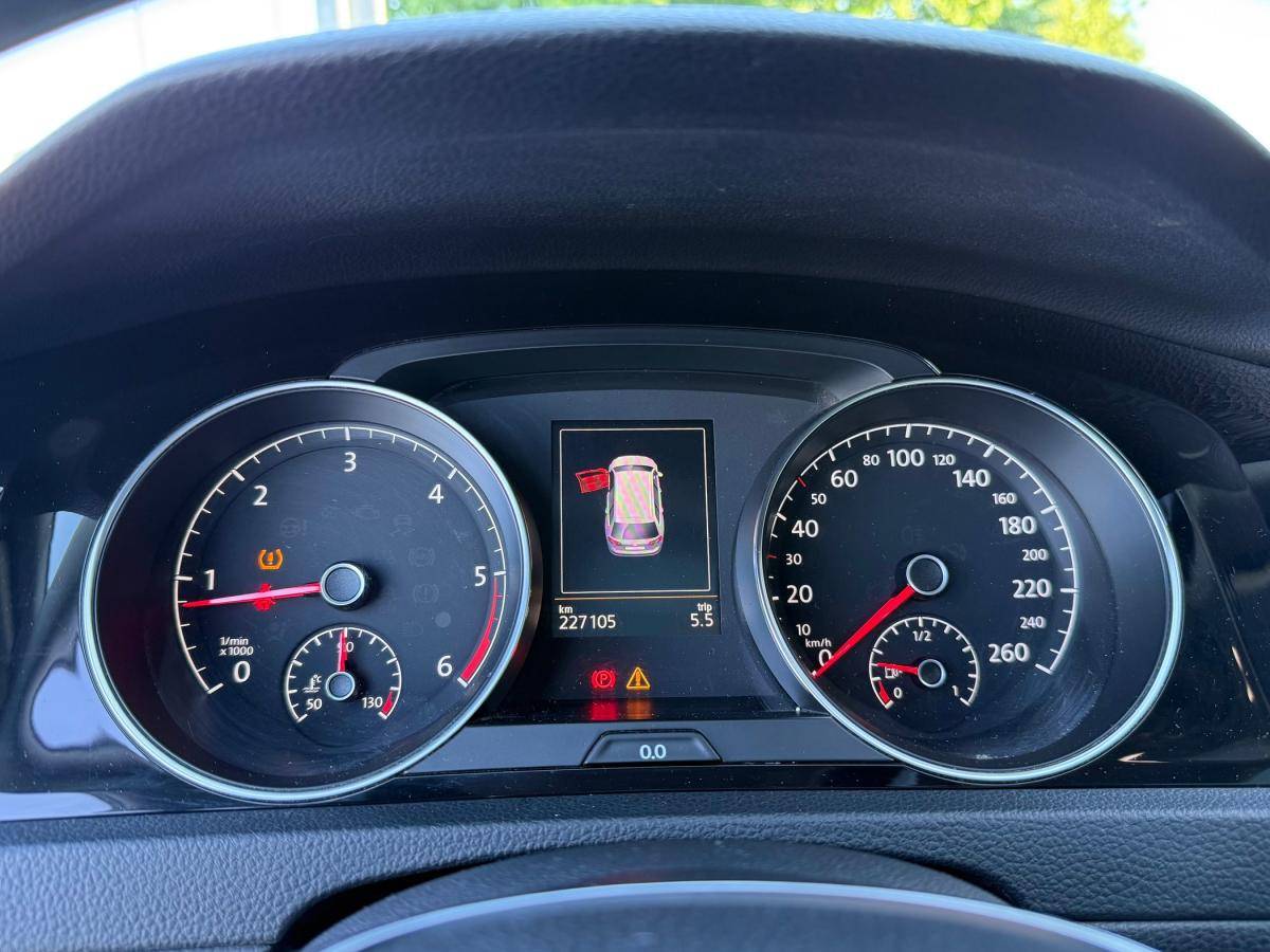 volkswagen-golf-variant-2014-diesel-1598cc