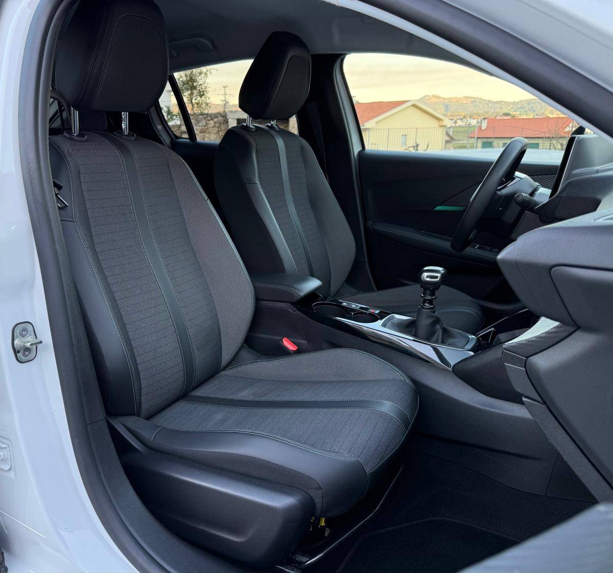 peugeot-208-2022-diesel-1499cc