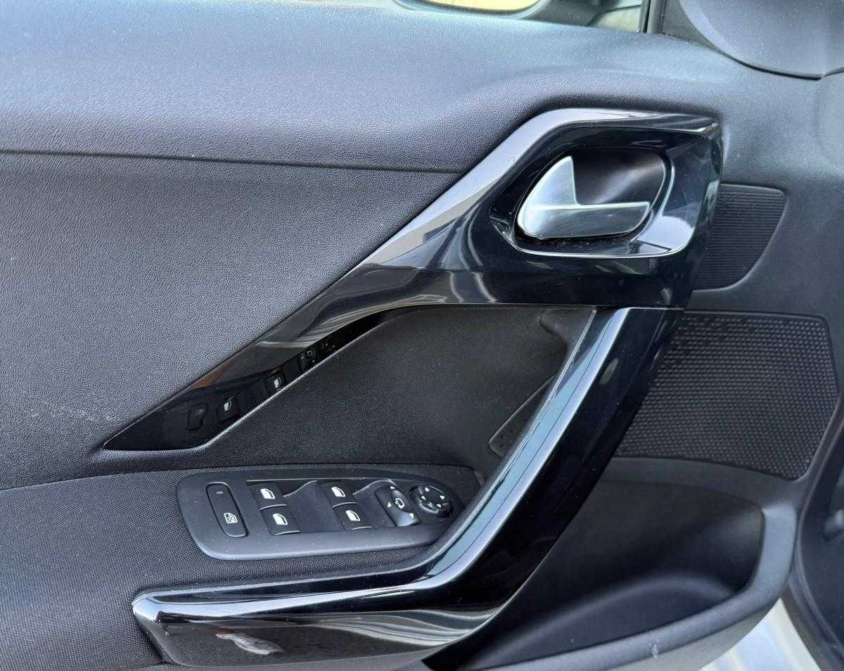 peugeot-208-2016-gasolina-1199cc