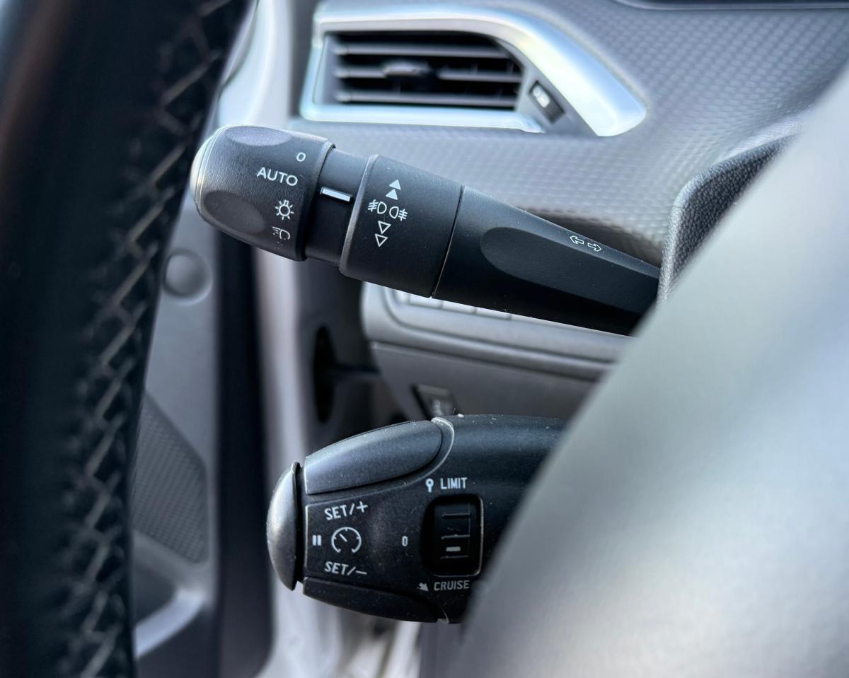 peugeot-208-2016-gasolina-1199cc