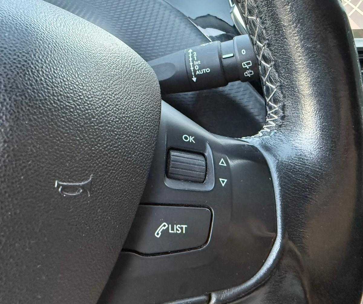 peugeot-208-2016-gasolina-1199cc