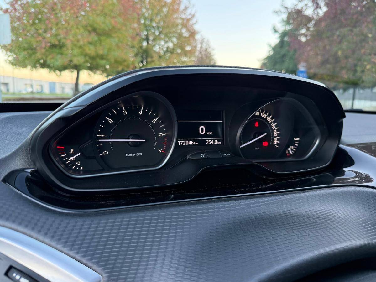 peugeot-208-2016-gasolina-1199cc
