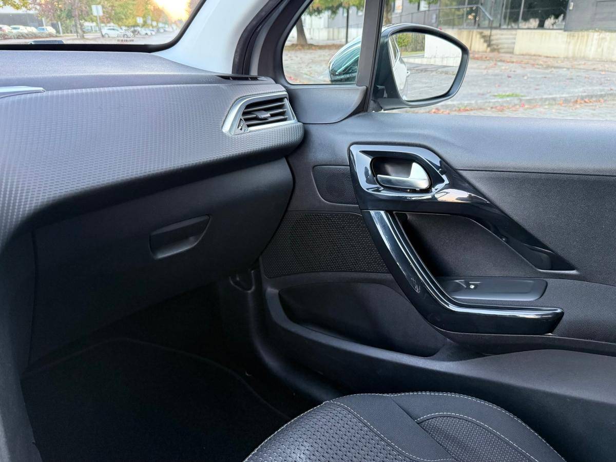 peugeot-208-2016-gasolina-1199cc