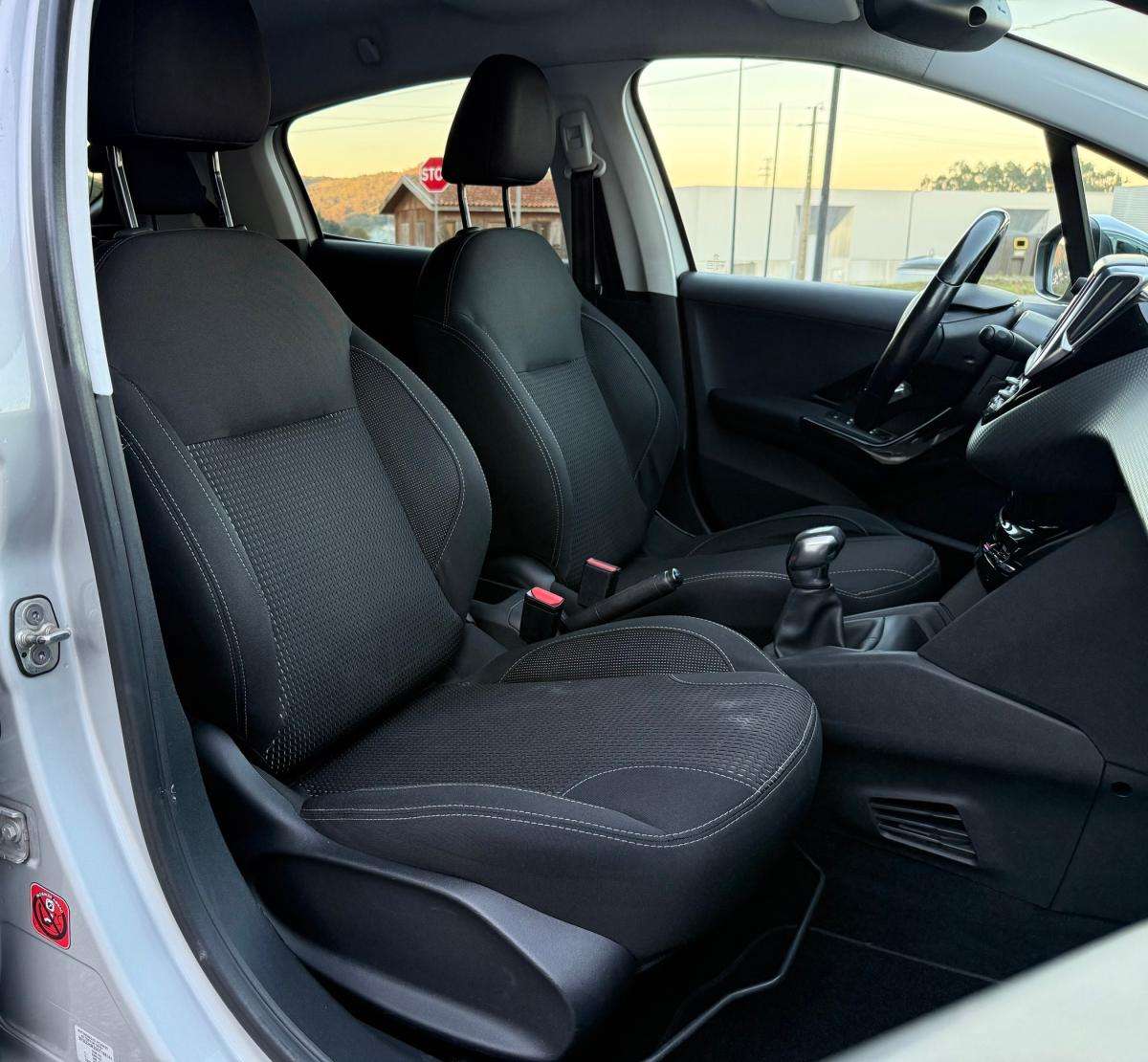 peugeot-208-2016-gasolina-1199cc