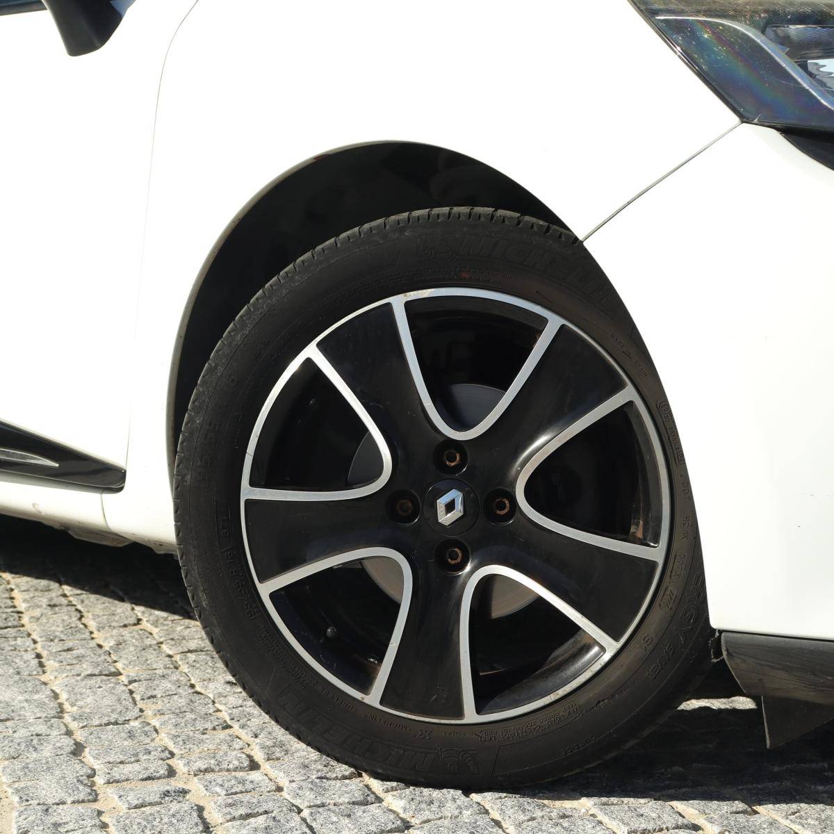 renault-clio-sport-tourer-2014-diesel-1461cc