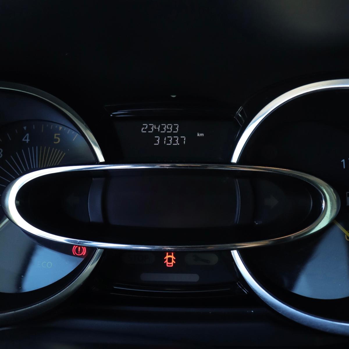 renault-clio-sport-tourer-2014-diesel-1461cc