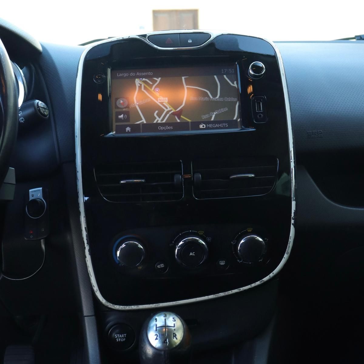 renault-clio-sport-tourer-2014-diesel-1461cc