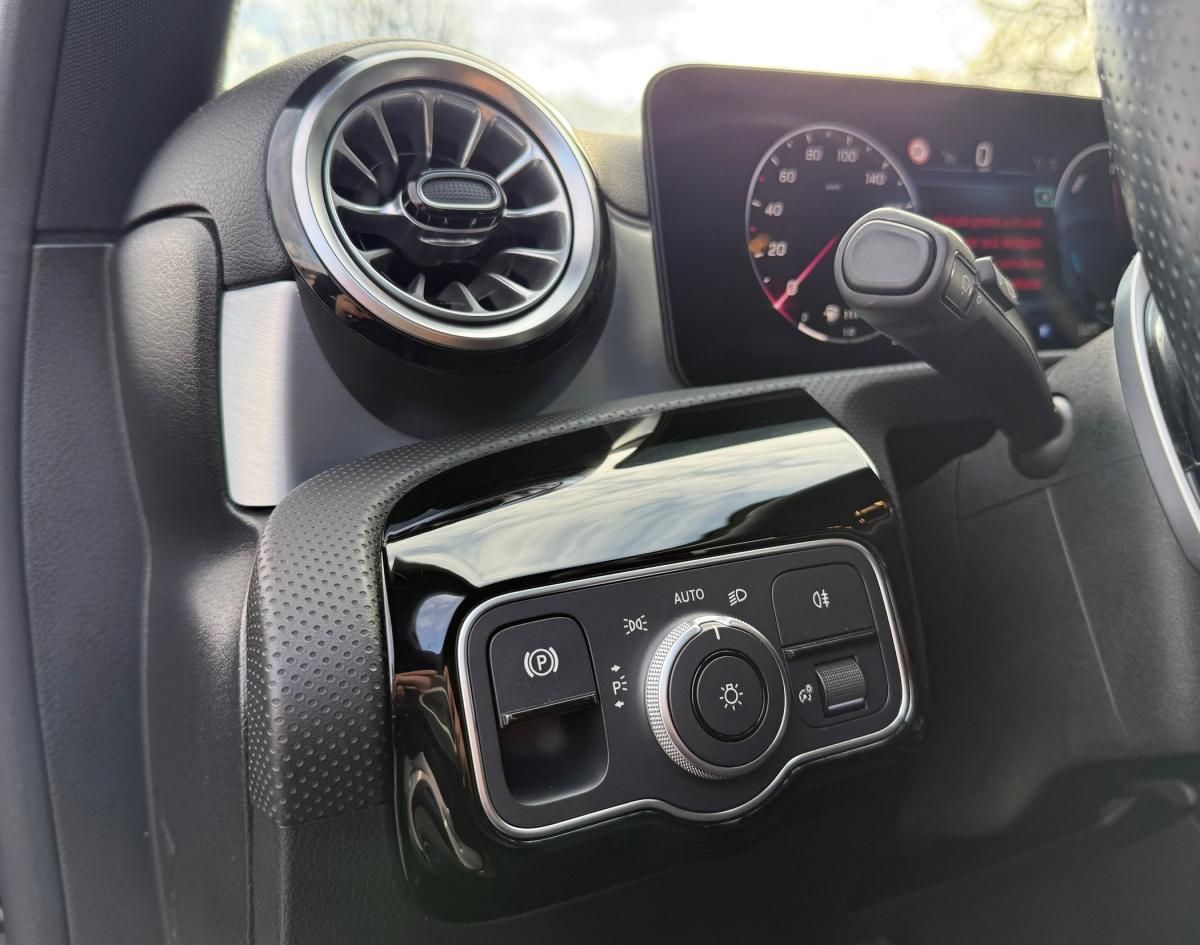 mercedes-benz-classe-a-2023-hibrido-a-gasolina-1332cc