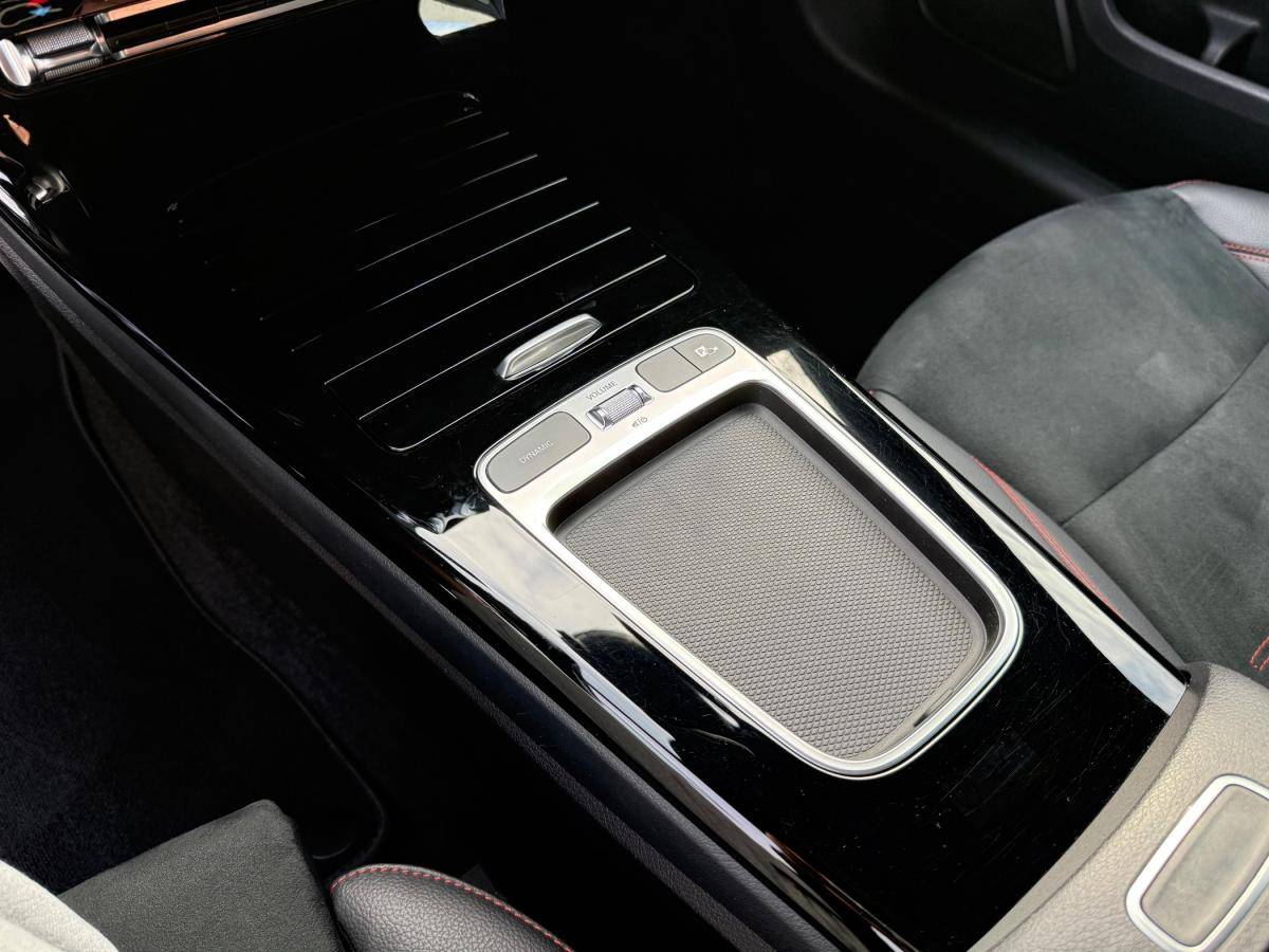 mercedes-benz-classe-a-2023-hibrido-a-gasolina-1332cc
