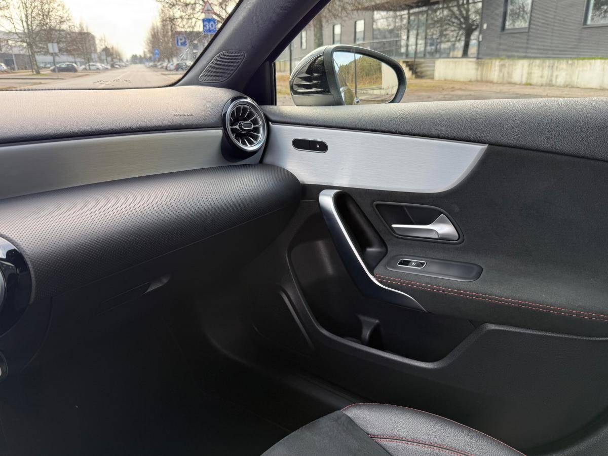 mercedes-benz-classe-a-2023-hibrido-a-gasolina-1332cc