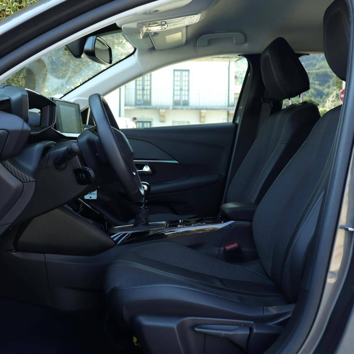 peugeot-208-2023-gasolina-1199cc