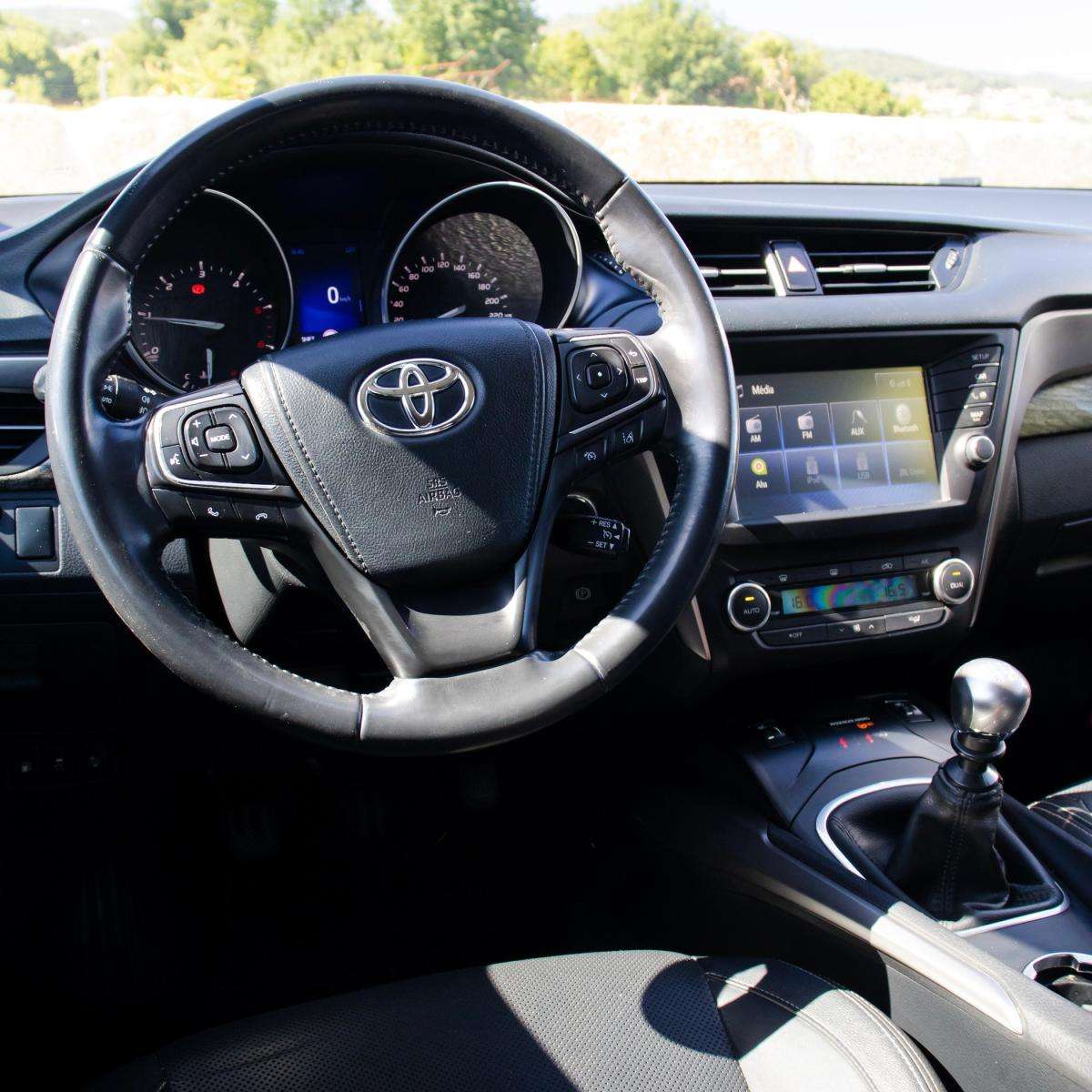 toyota-avensis-2015-diesel-1995cc