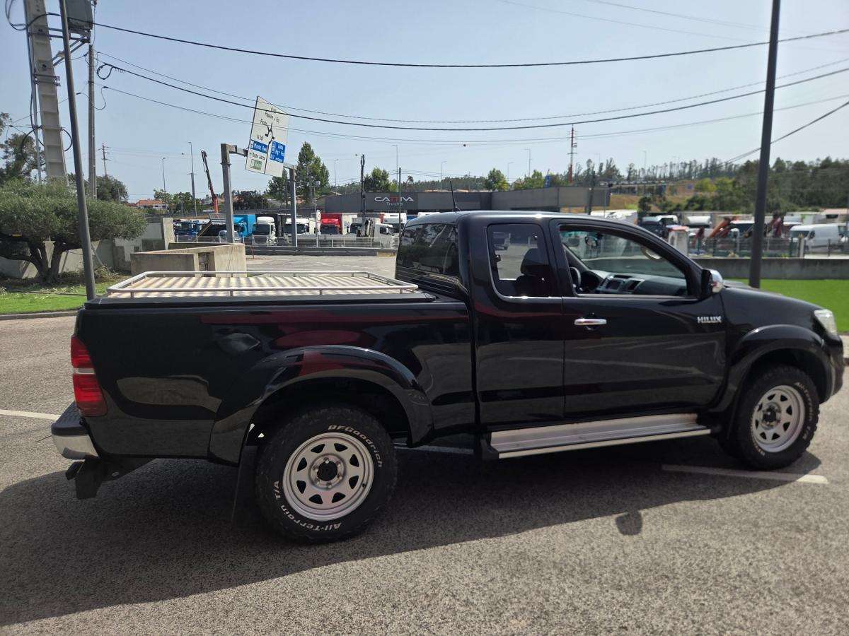 toyota-hilux-2014-diesel-2494cc