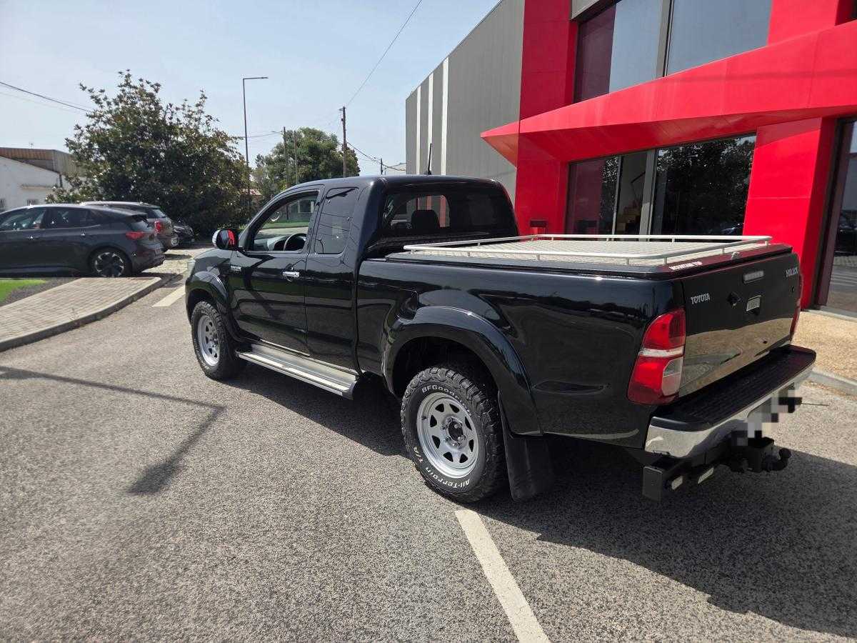 toyota-hilux-2014-diesel-2494cc
