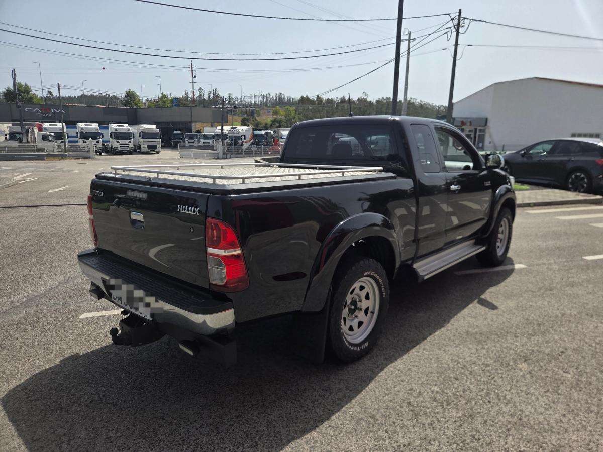 toyota-hilux-2014-diesel-2494cc