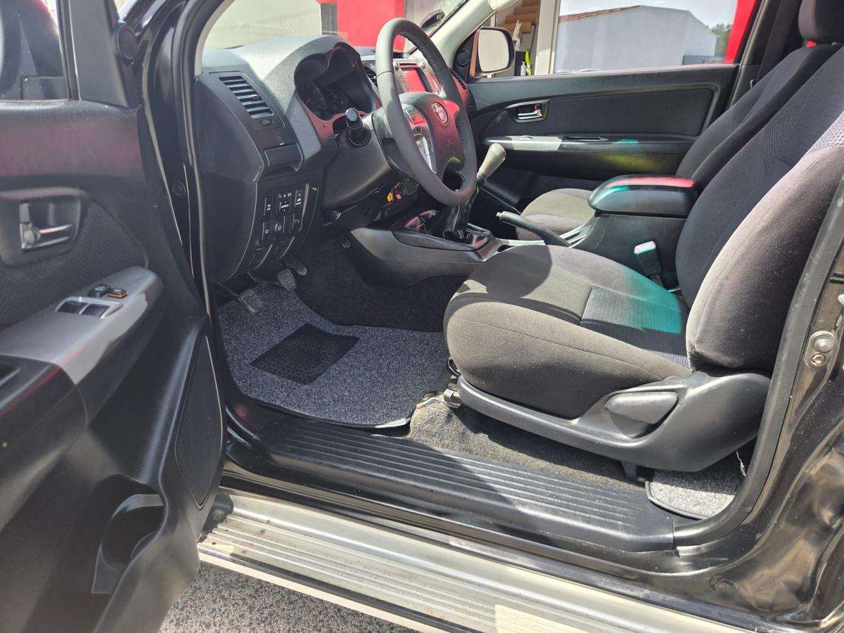 toyota-hilux-2014-diesel-2494cc