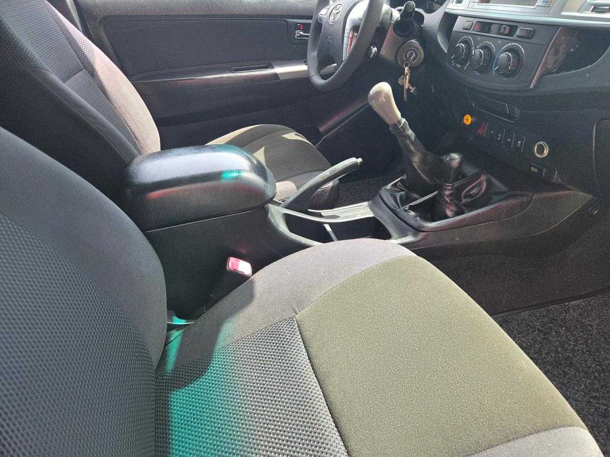 toyota-hilux-2014-diesel-2494cc