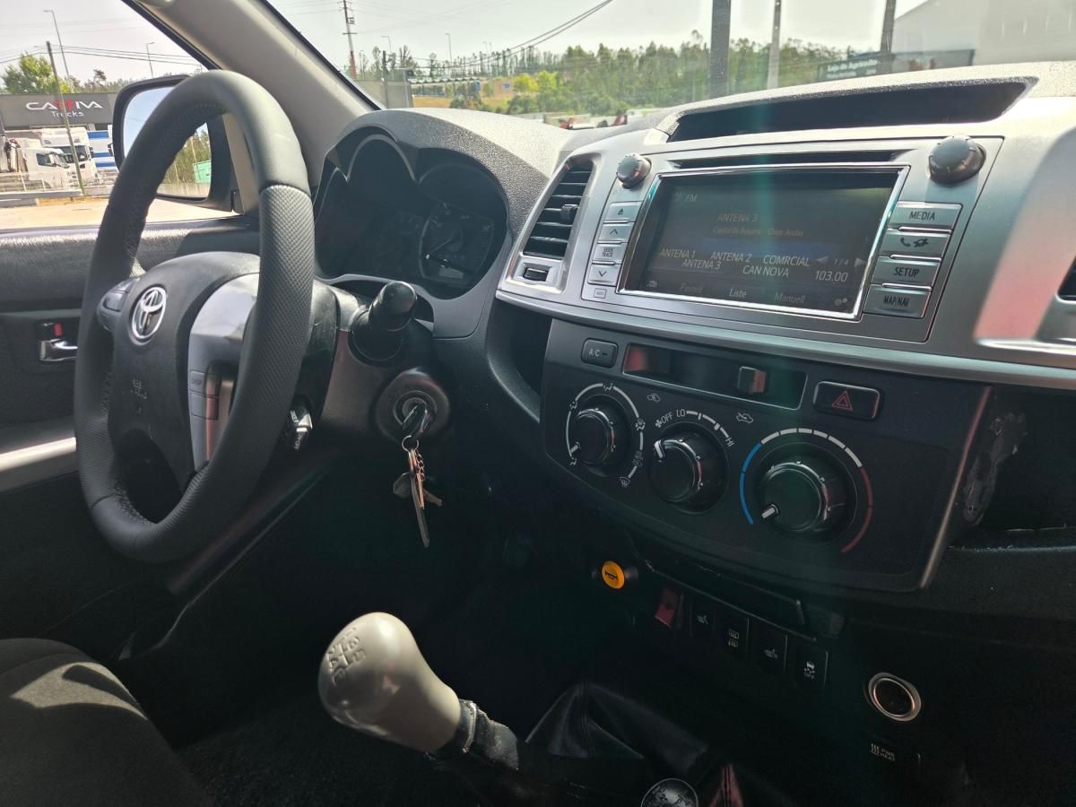 toyota-hilux-2014-diesel-2494cc