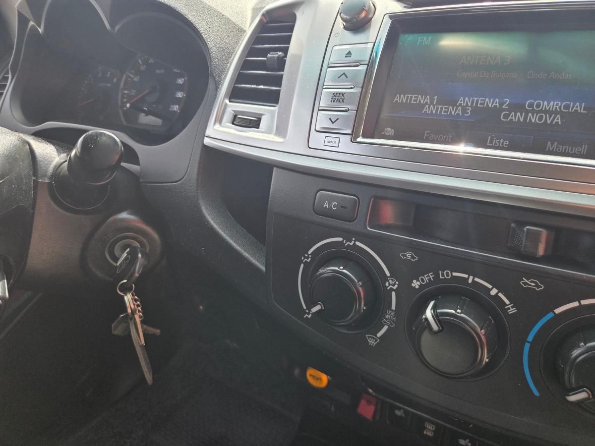 toyota-hilux-2014-diesel-2494cc