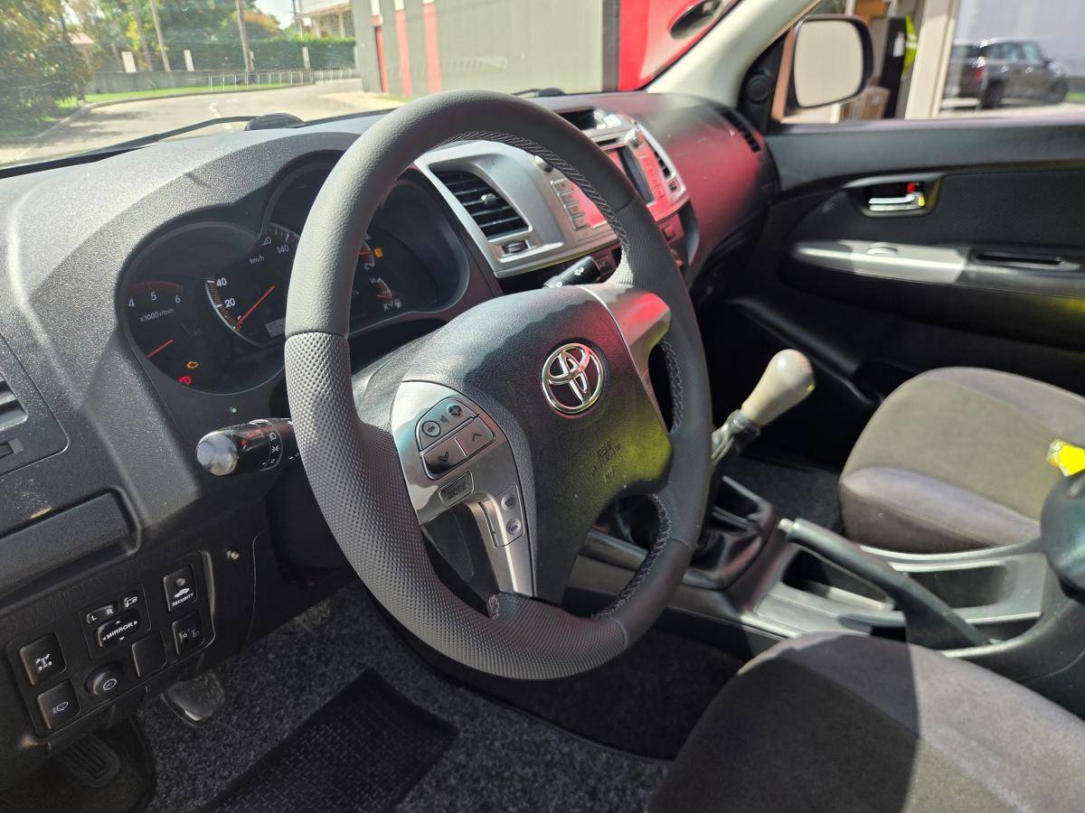 toyota-hilux-2014-diesel-2494cc