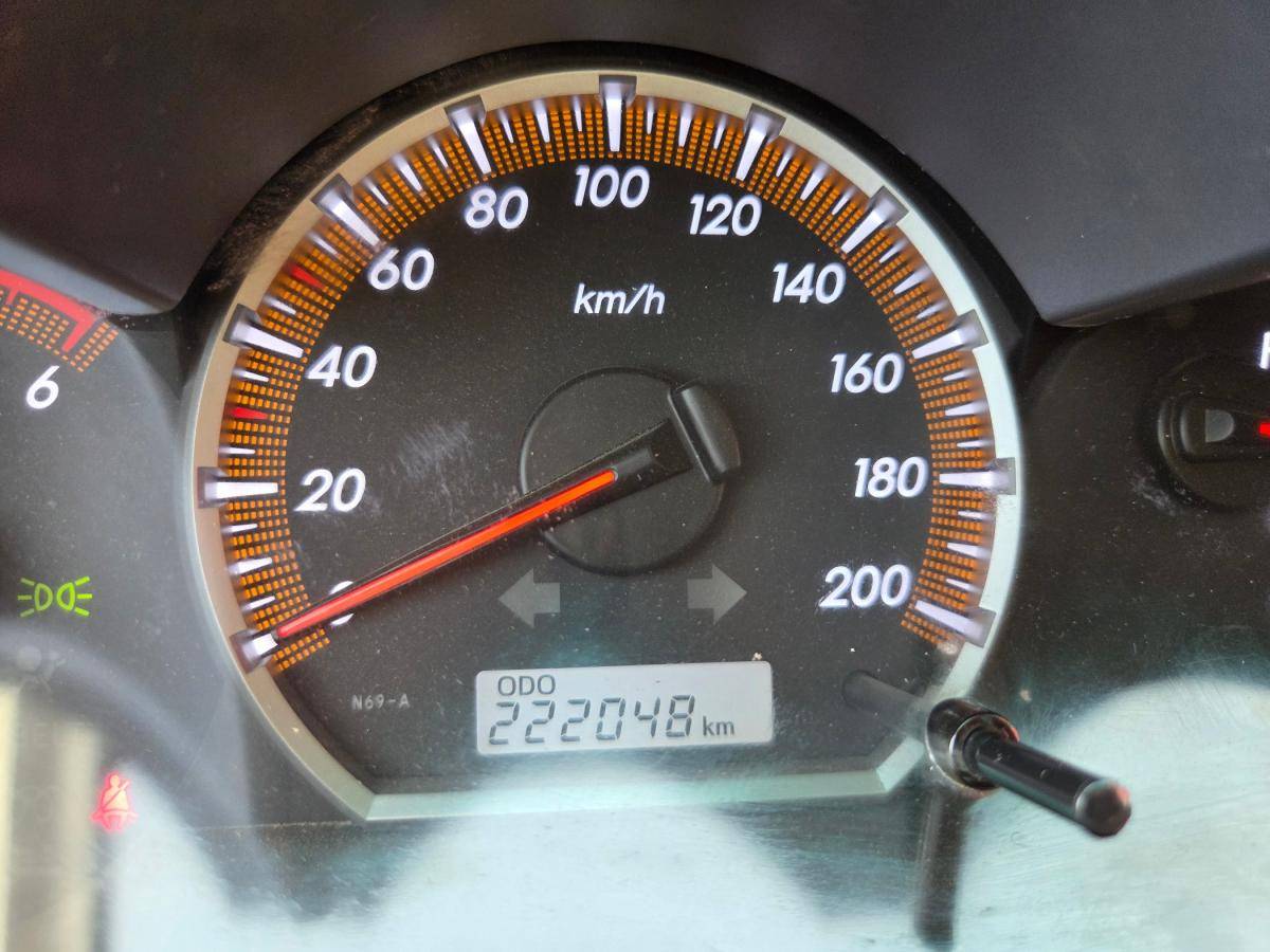 toyota-hilux-2014-diesel-2494cc
