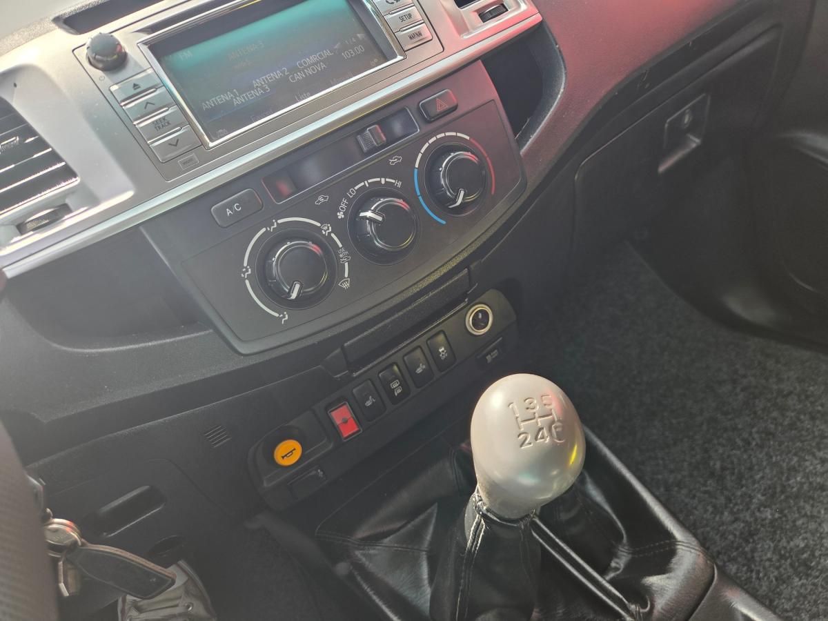 toyota-hilux-2014-diesel-2494cc