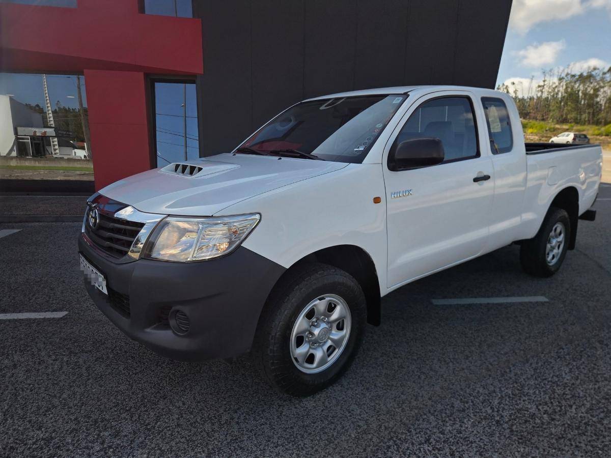 toyota-hilux-2011-diesel-2494cc