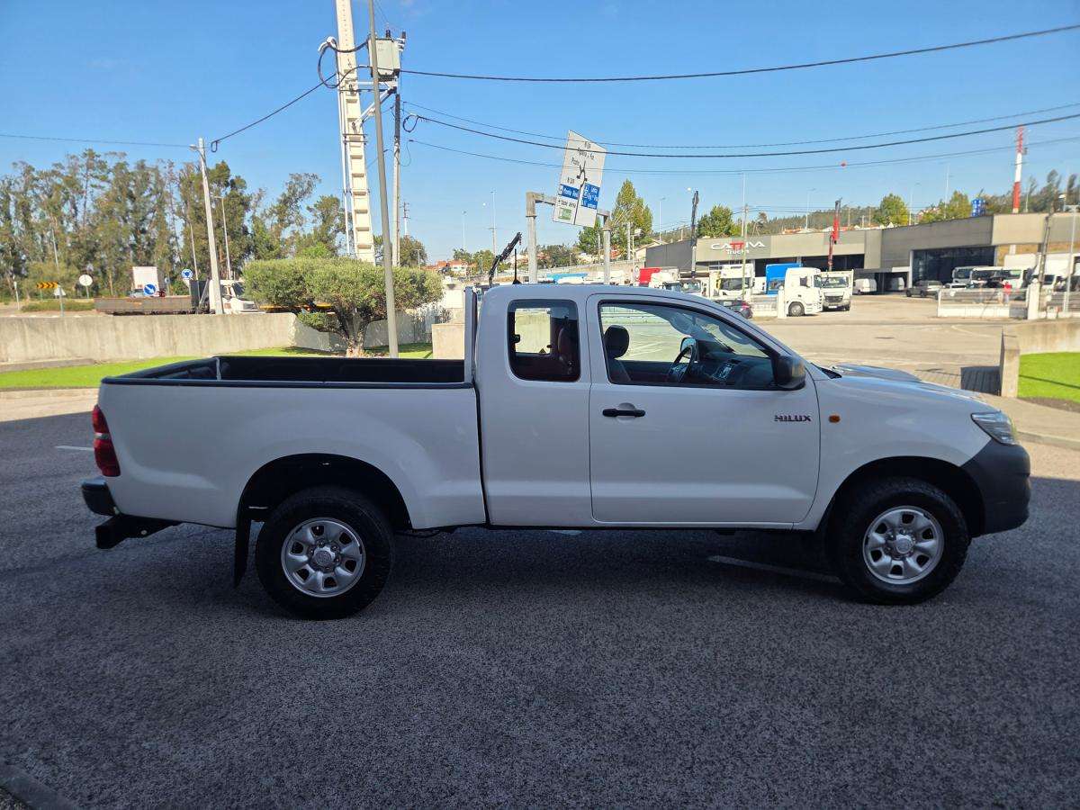 toyota-hilux-2011-diesel-2494cc
