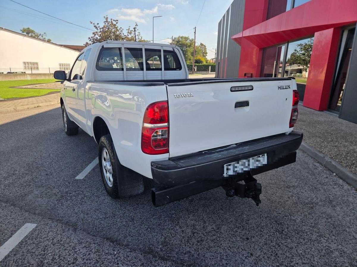 toyota-hilux-2011-diesel-2494cc