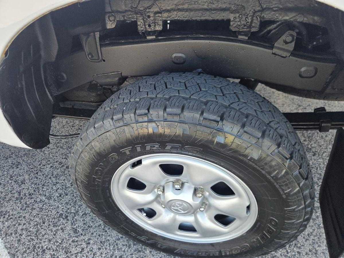 toyota-hilux-2011-diesel-2494cc