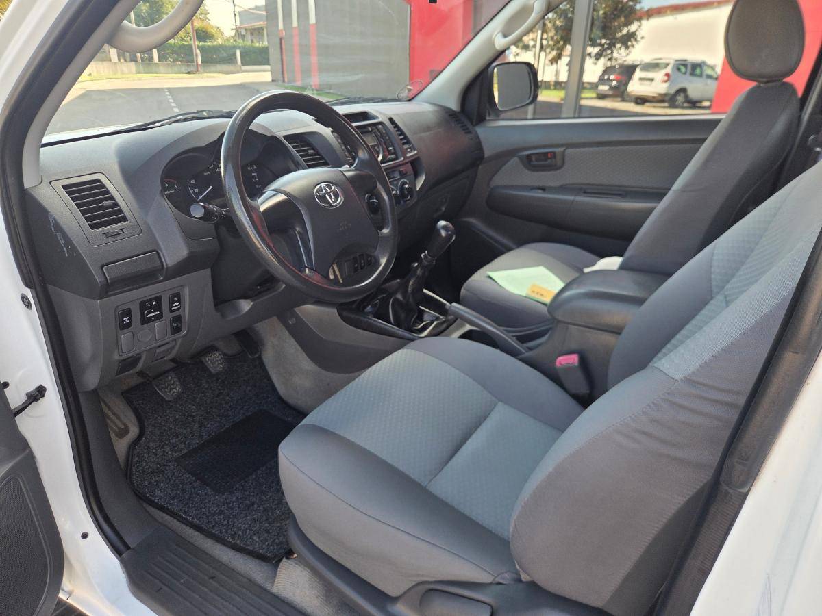 toyota-hilux-2011-diesel-2494cc
