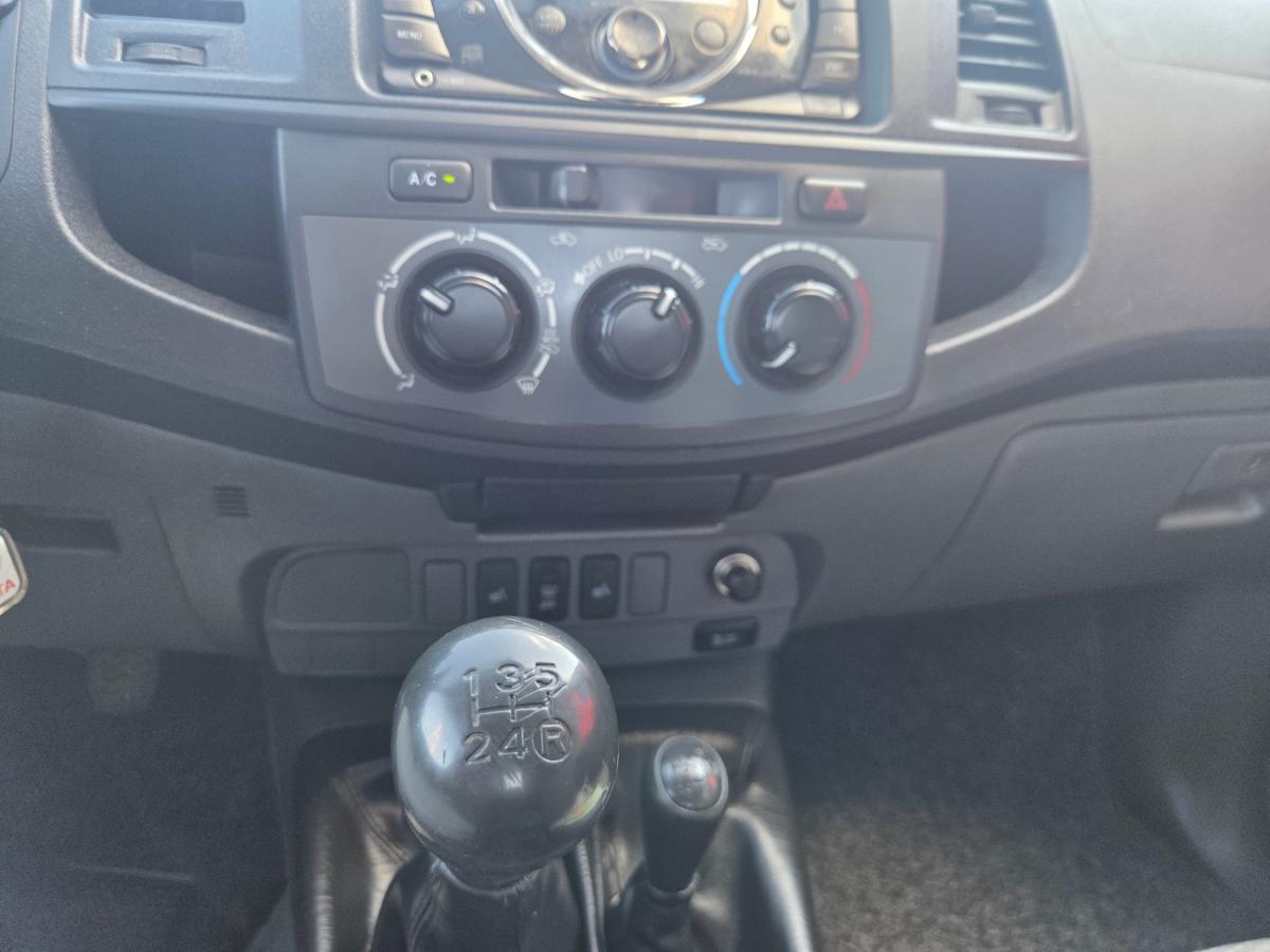 toyota-hilux-2011-diesel-2494cc