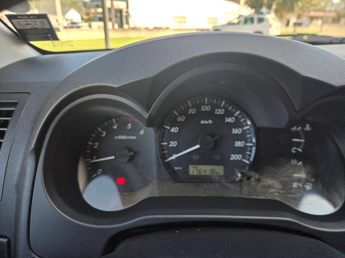 toyota-hilux-2011-diesel-2494cc