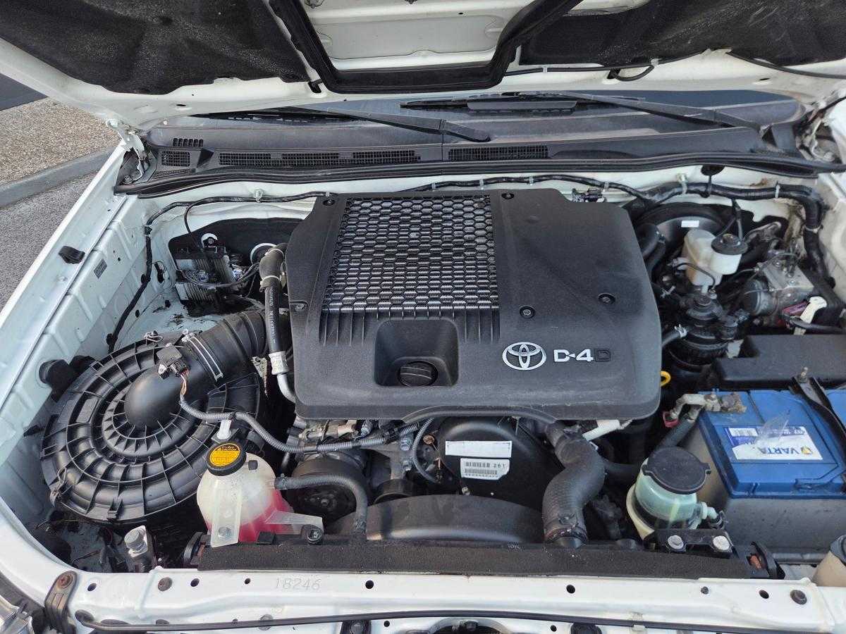 toyota-hilux-2011-diesel-2494cc