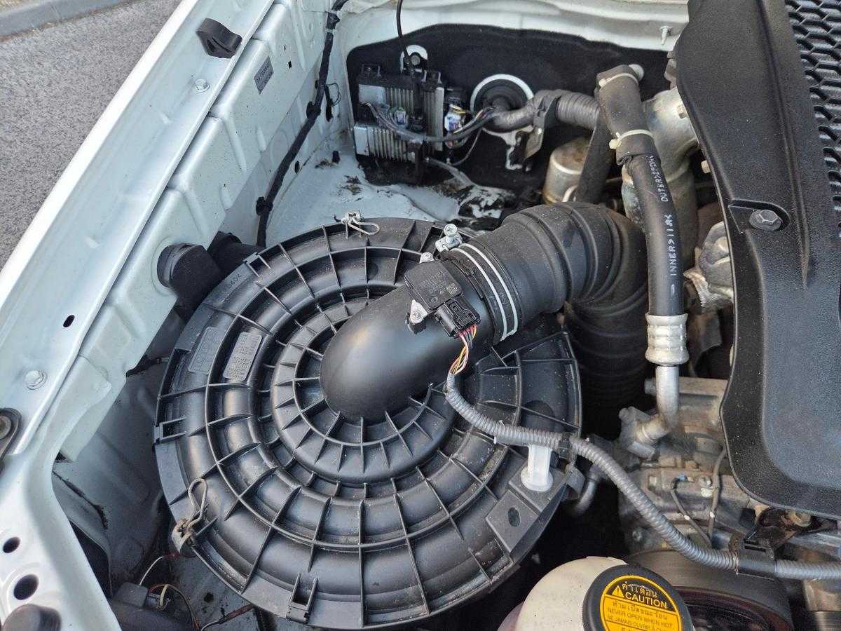 toyota-hilux-2011-diesel-2494cc