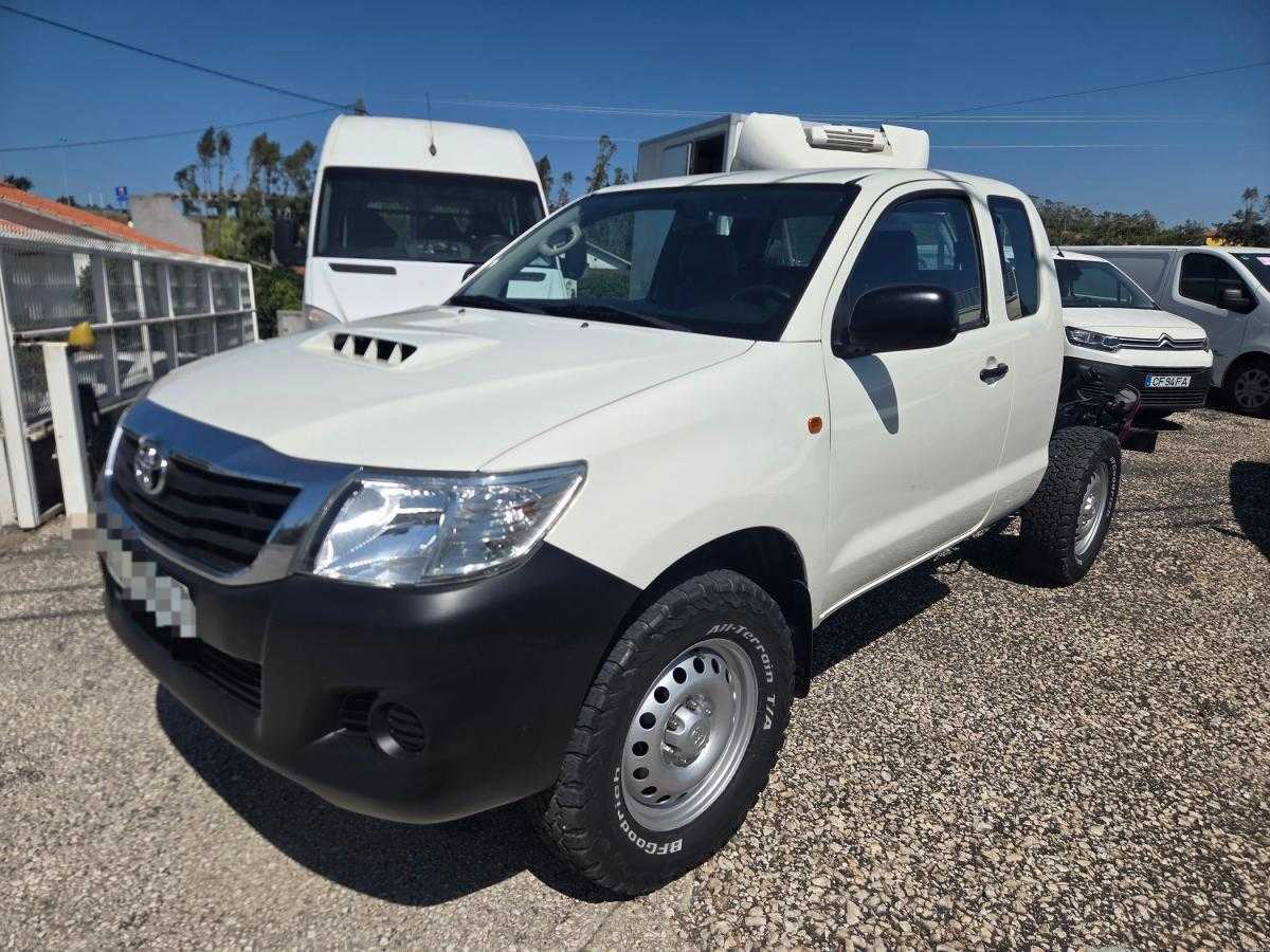 toyota-hilux-2015-diesel-2494cc