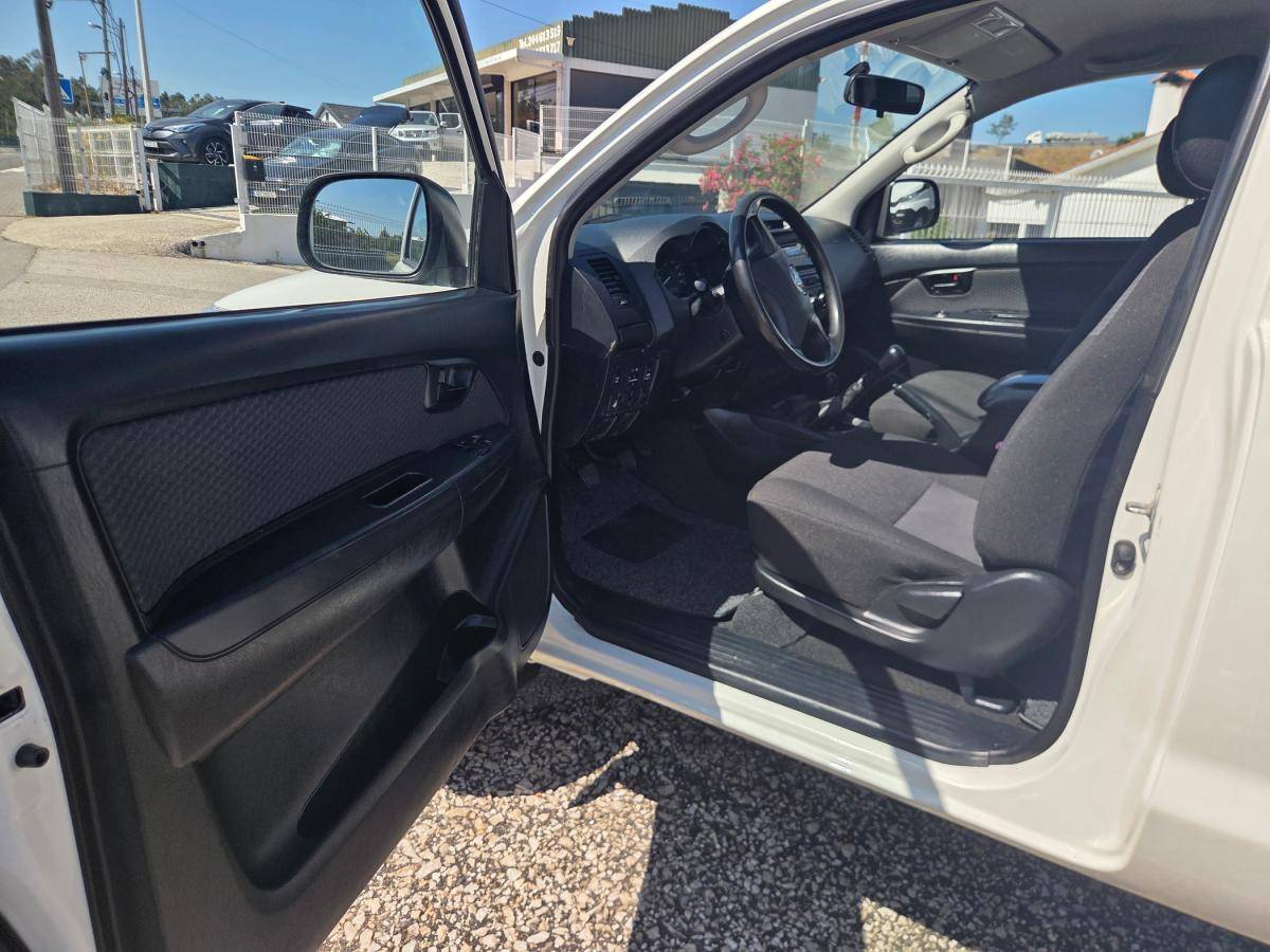 toyota-hilux-2015-diesel-2494cc