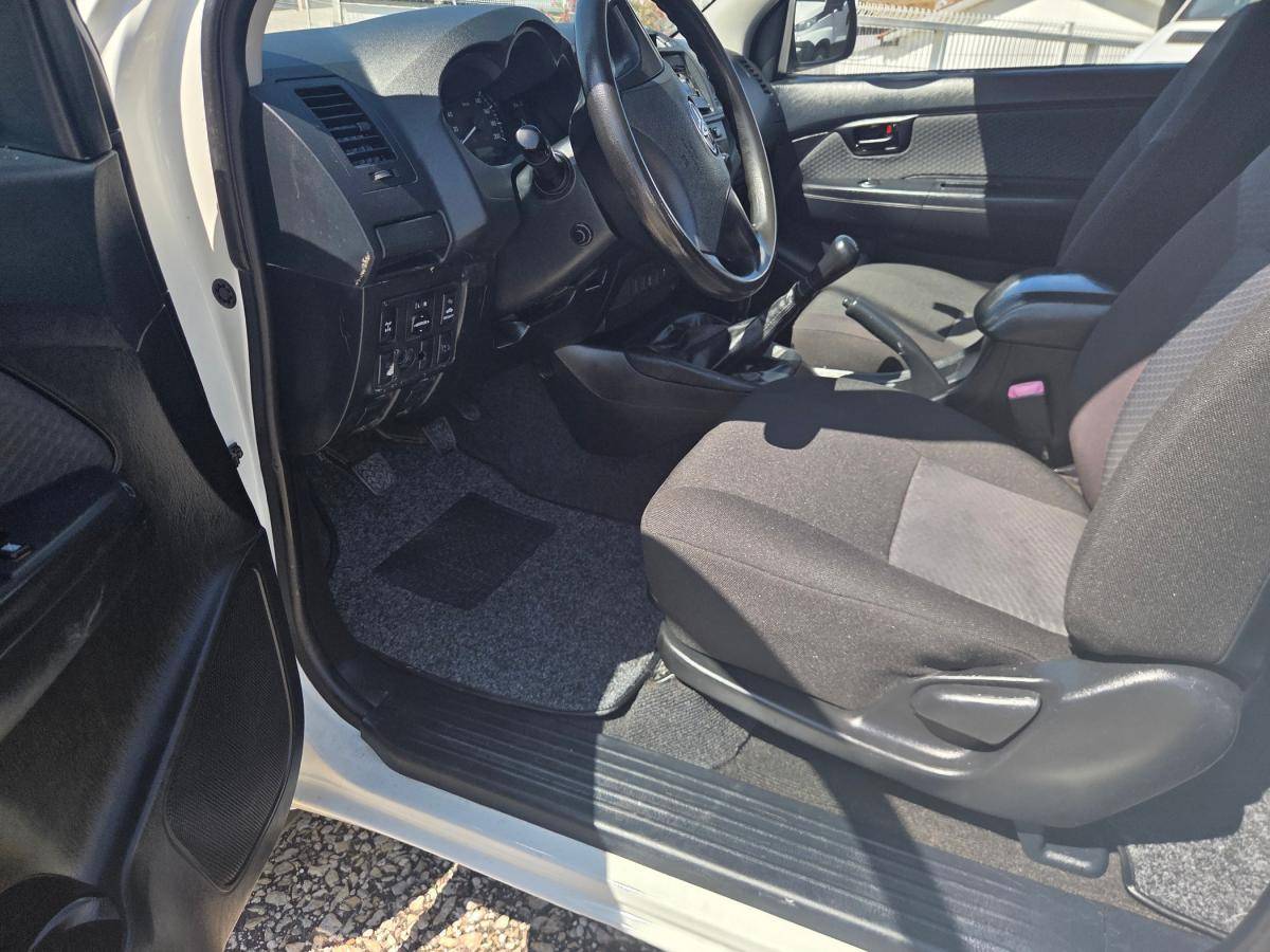 toyota-hilux-2015-diesel-2494cc