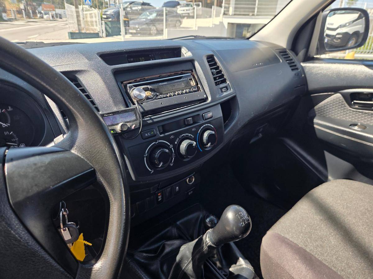 toyota-hilux-2015-diesel-2494cc