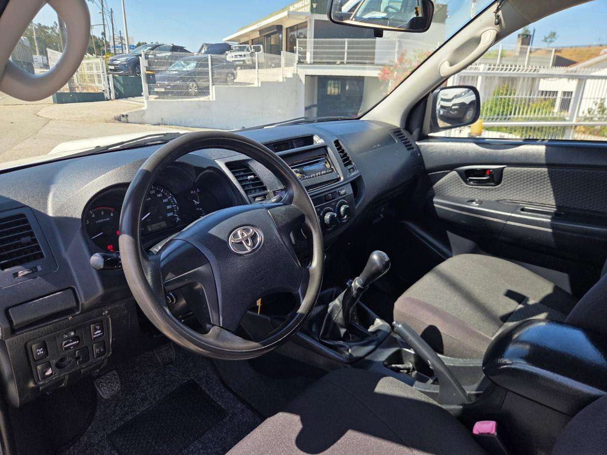 toyota-hilux-2015-diesel-2494cc