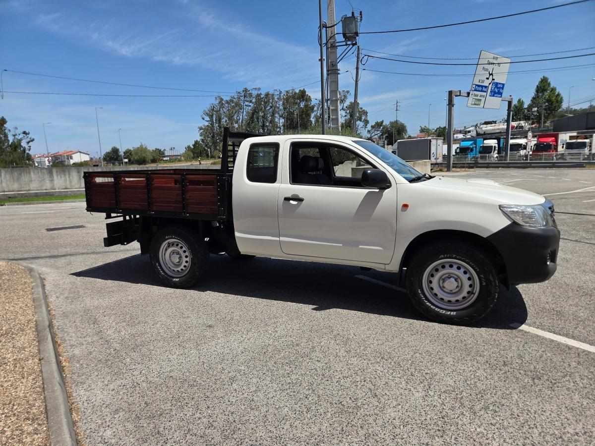 toyota-hilux-2015-diesel-2494cc